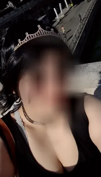 Ayse, 40