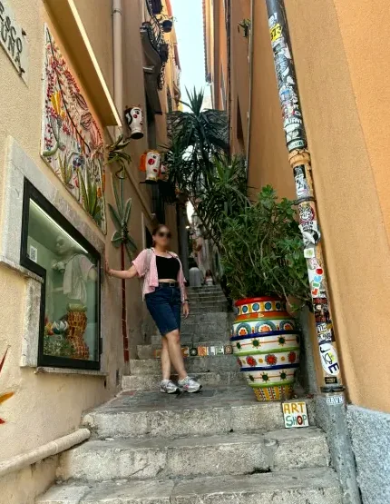 Larissa, 35
