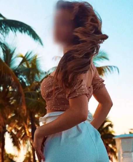 Laura, 34
