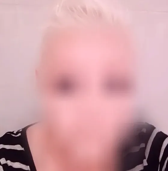 Lilly, 39