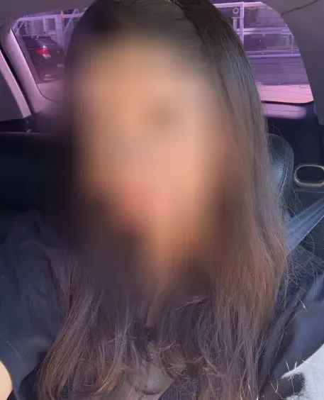Mia, 28