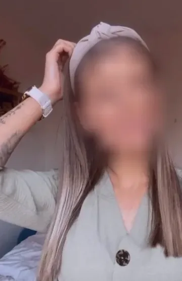 Vivien, 26